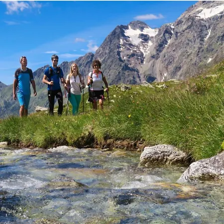 In Near Lifts شقة *