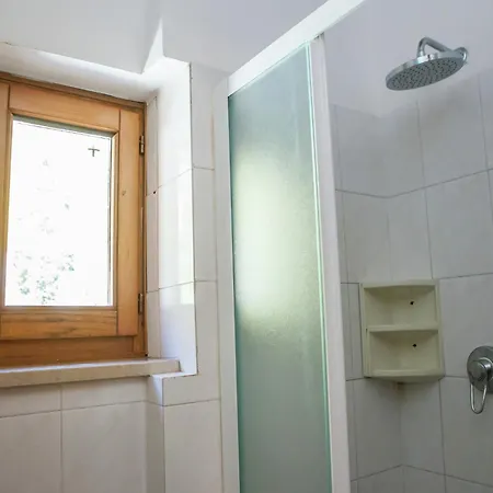 아파트 In Near Lifts *