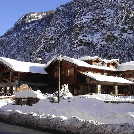 Appartamento In Near Lifts Antey-Saint-André